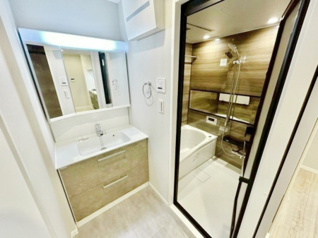 ���ʑ�E���ʏ� ������������ʉ��ώ��Œ��̐g�x�x�����K 