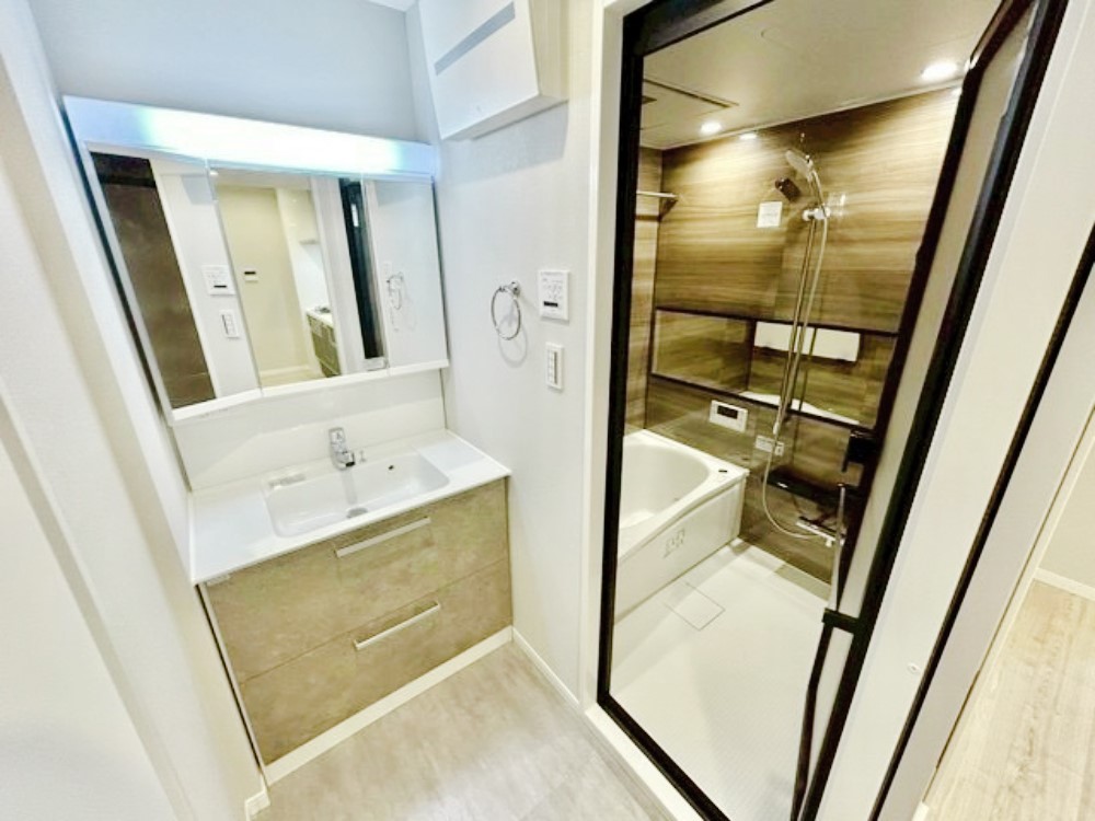 ���ʑ�E���ʏ� ������������ʉ��ώ��Œ��̐g�x�x�����K 