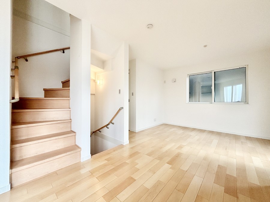 ���̑����� �����u�������܁v�u��������v�Ƒ��Ƃ̃R�~���j�P�[�V�������[�܂郊�r���O�C���K�i������܂��B 