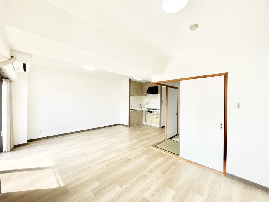 ���̑����� ���邢�z���������A�����̕��͋C�ɖ��������_�C�j���O�B   