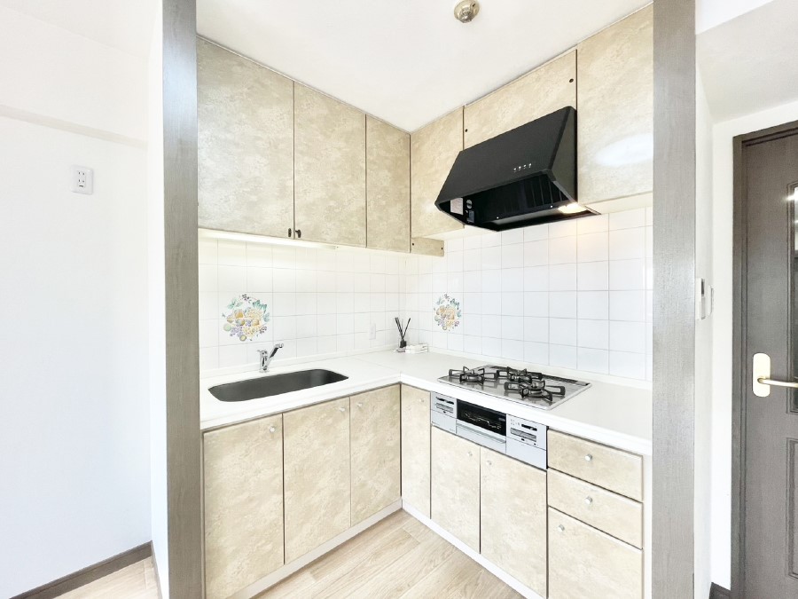 �L�b�`�� �������������I�ɁA�y�����I�V�X�e���L�b�`��