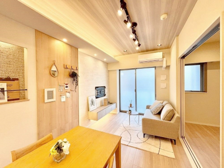 ���r���O ���Ƒ��̓��₩�Șb�����ŕ�܂�閾�邢���r���O