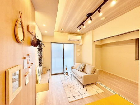 ���r���O ���邢�z���������A�����̕��͋C�ɖ�������郊�r���O�_�C�j���O