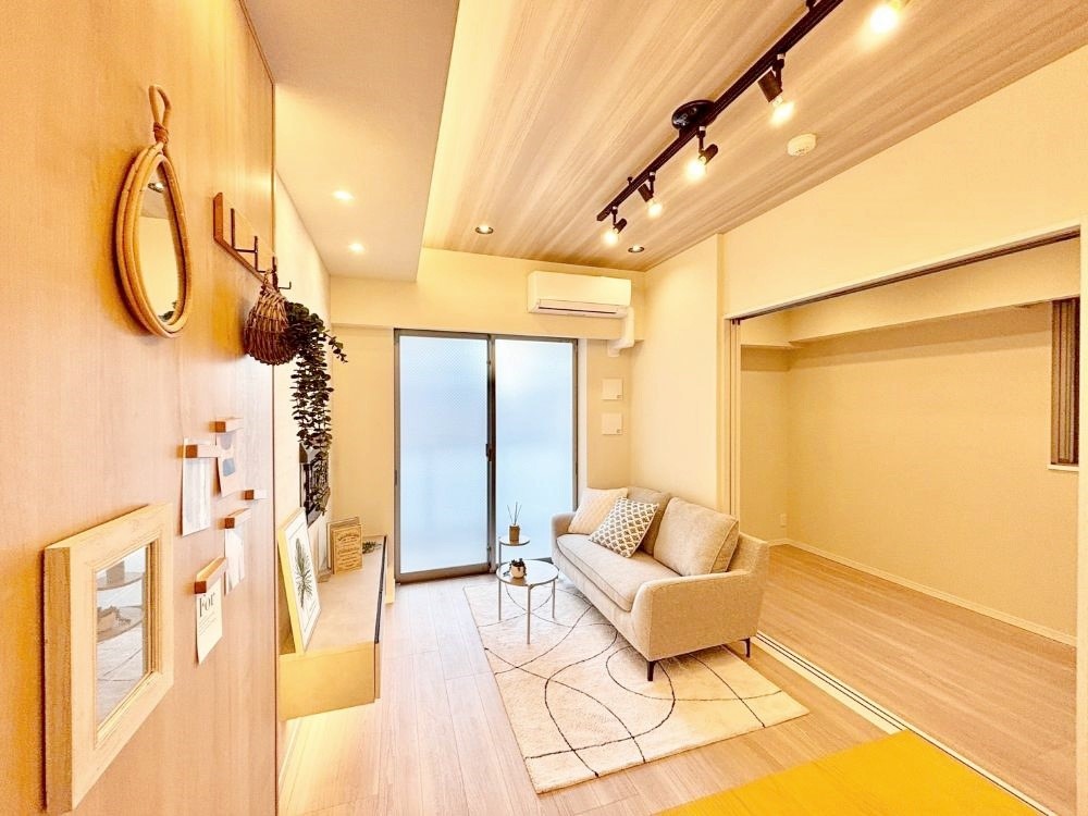 ���r���O ���邢�z���������A�����̕��͋C�ɖ�������郊�r���O�_�C�j���O