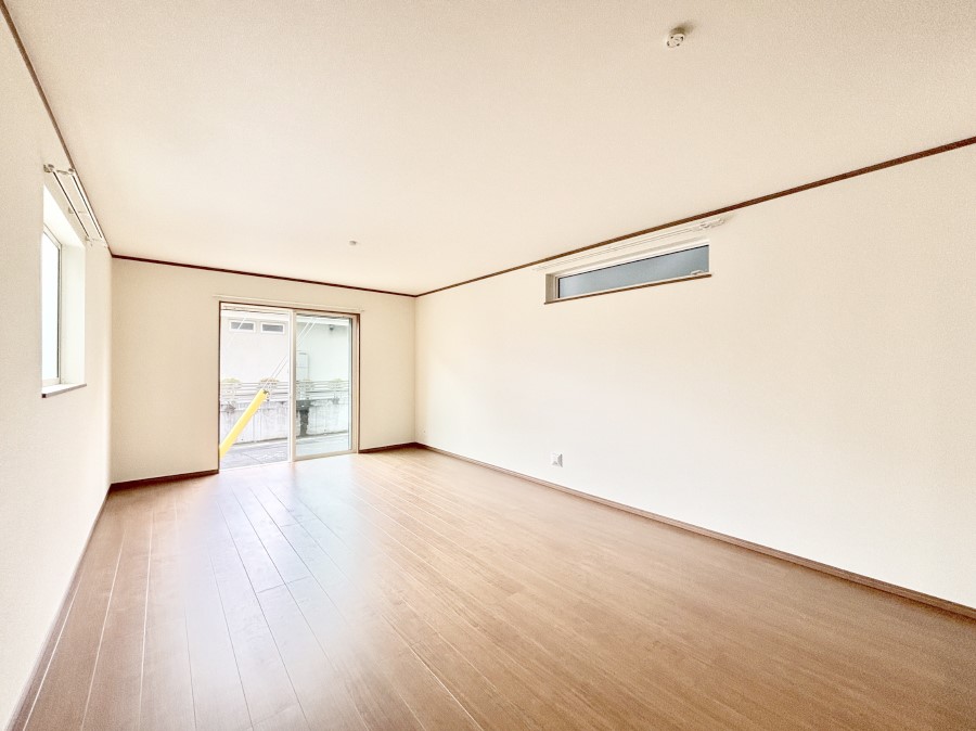 ���̑����� �Ƒ��̏Ί炪���R�Ɛ��܂�Ă���A����ȕ��͋C�̃_�C�j���O�Ɏd�オ���Ă��܂��B