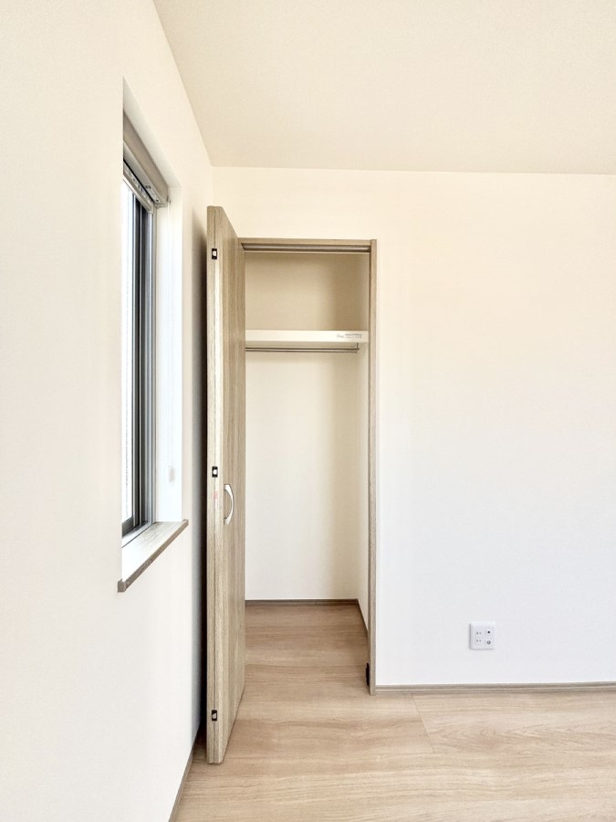 ���̑����� ���r���O���[�B�����Ɏ��[������ƕ����W�܂�LDK���X�b�L���Еt�������ł��ˁB  