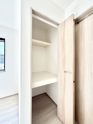 ���̑����� ���r���O���[�B�����Ɏ��[������ƕ����W�܂�LDK���X�b�L���Еt�������ł��ˁB  