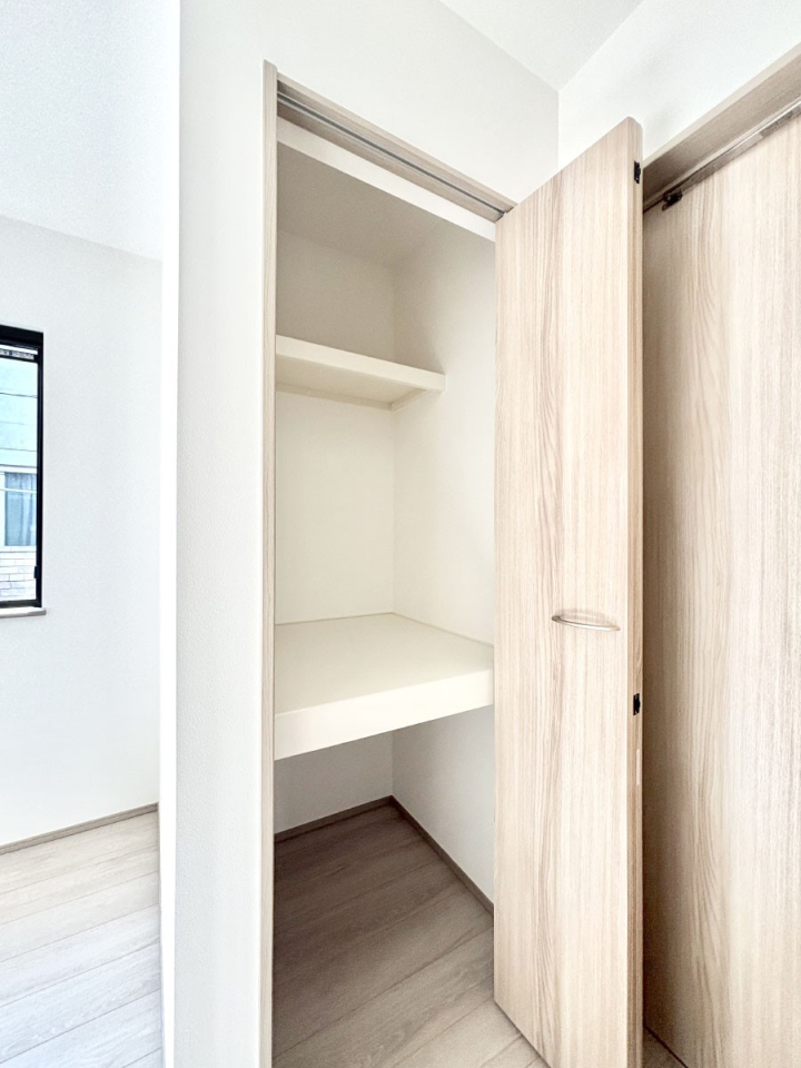 ���̑����� ���r���O���[�B�����Ɏ��[������ƕ����W�܂�LDK���X�b�L���Еt�������ł��ˁB  