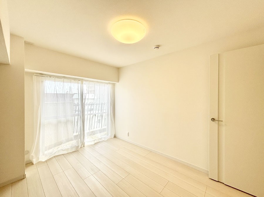 ���̑����� �o���R�j�[���J�������v���X���Ă����m��  