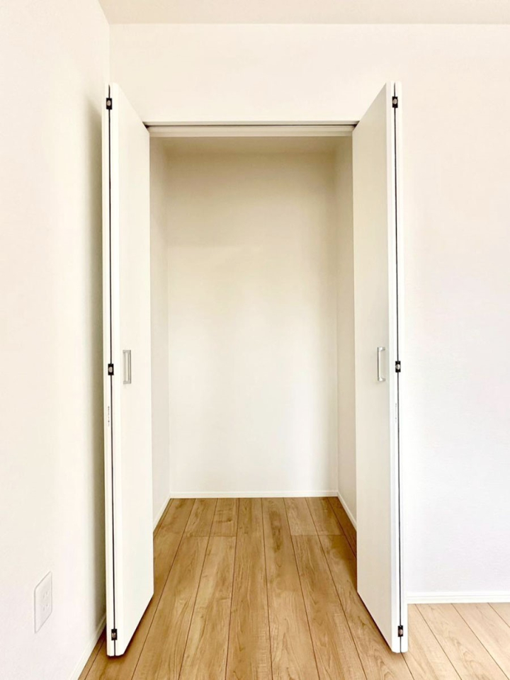 ���̑����� ���r���O���[�B�����Ɏ��[������ƕ����W�܂�LDK���X�b�L���Еt�������ł��ˁB  